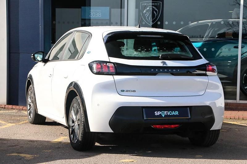 Second-hand Peugeot e-208 Allure 100 kW (136 CP) 2022 Alb Hatchback