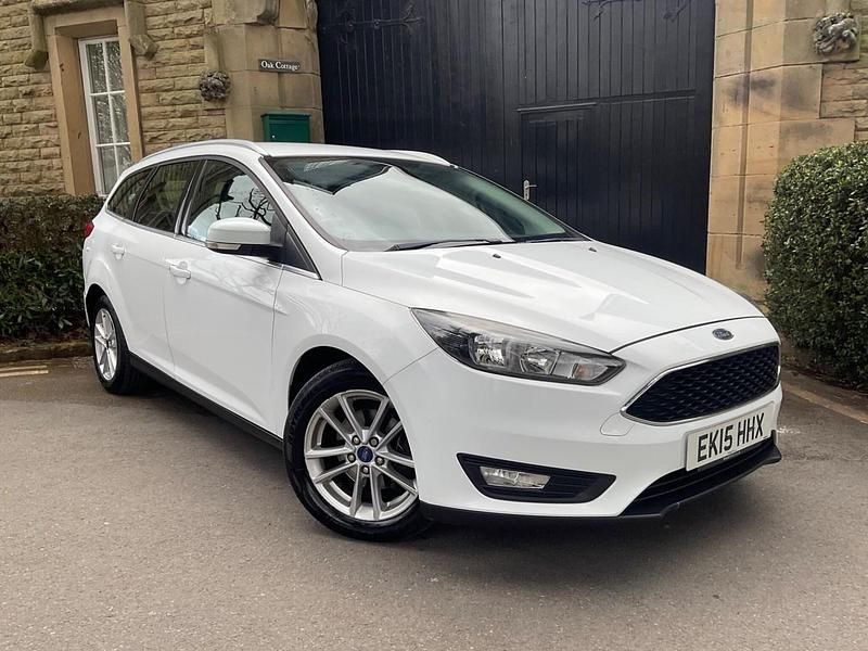 Used Ford Focus Zetec 115 HP (84 kW) 2015 White Estate
