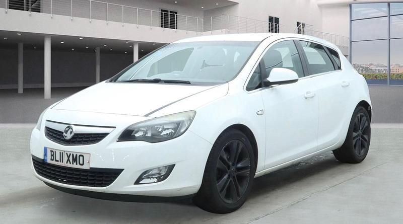 Used Vauxhall Astra SRi 2011 White Hatchback