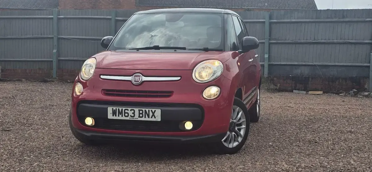 Used Fiat 500L Lounge 85 HP (62 kW) 2013 Red/black MPV