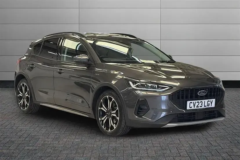 Usado Ford Focus Active X 125 HP (91 kW) 2023 Cinzento Citadino