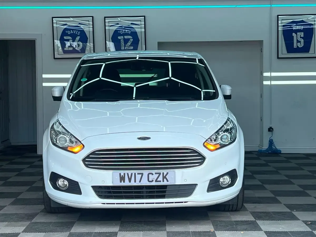 Used Ford S-MAX Titanium 180 HP (132 kW) 2017 White MPV
