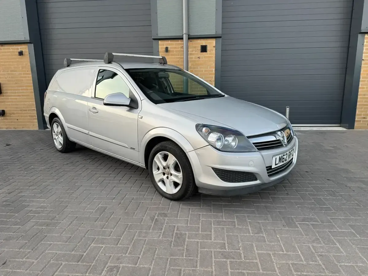 Used Vauxhall Astra Sportive 125 HP (91 kW) 2012 Silver Van
