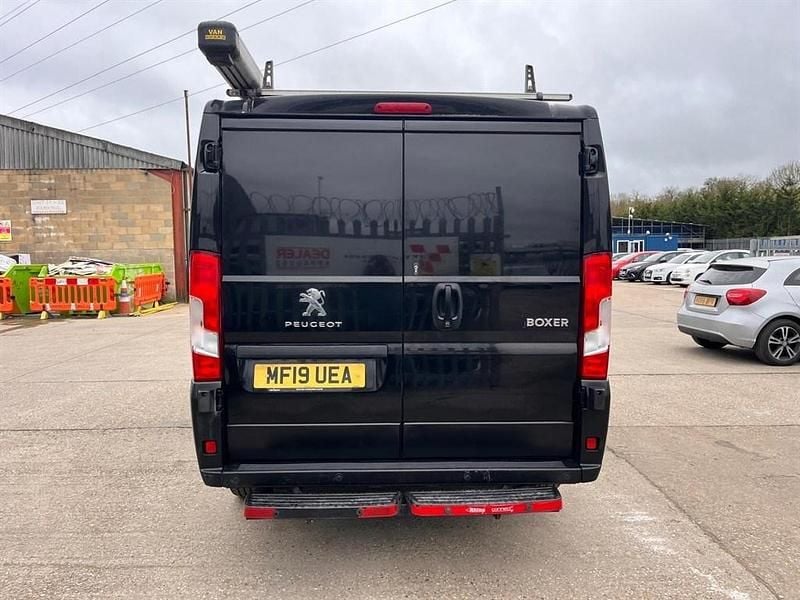 Second-hand Peugeot Boxer 110 CP (80 kW) 2019 Negru Van