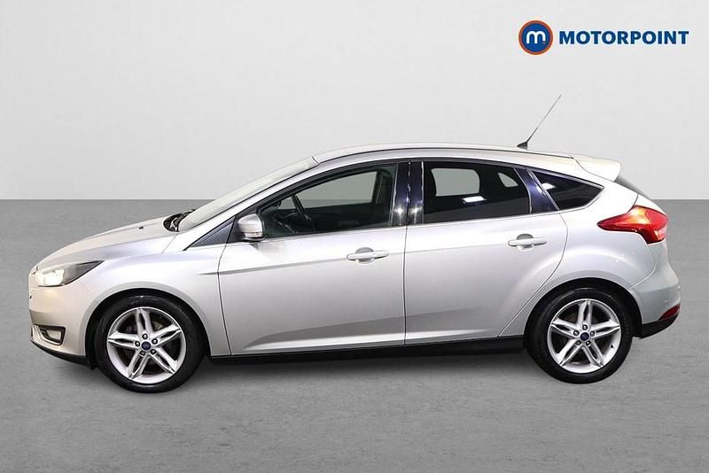 Used Ford Focus Titanium 125 HP (91 kW) 2017 Silver Hatchback