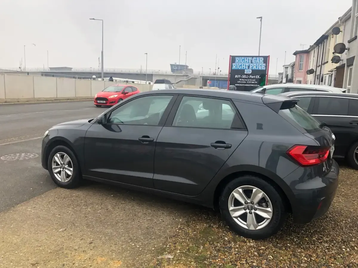 Begagnad Audi A1 2019 Grå SUV
