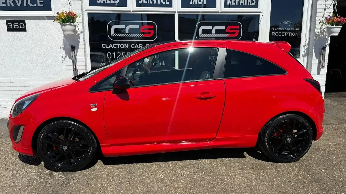 Used Vauxhall Corsa Edition 85 HP (62 kW) 2013 Red Hatchback
