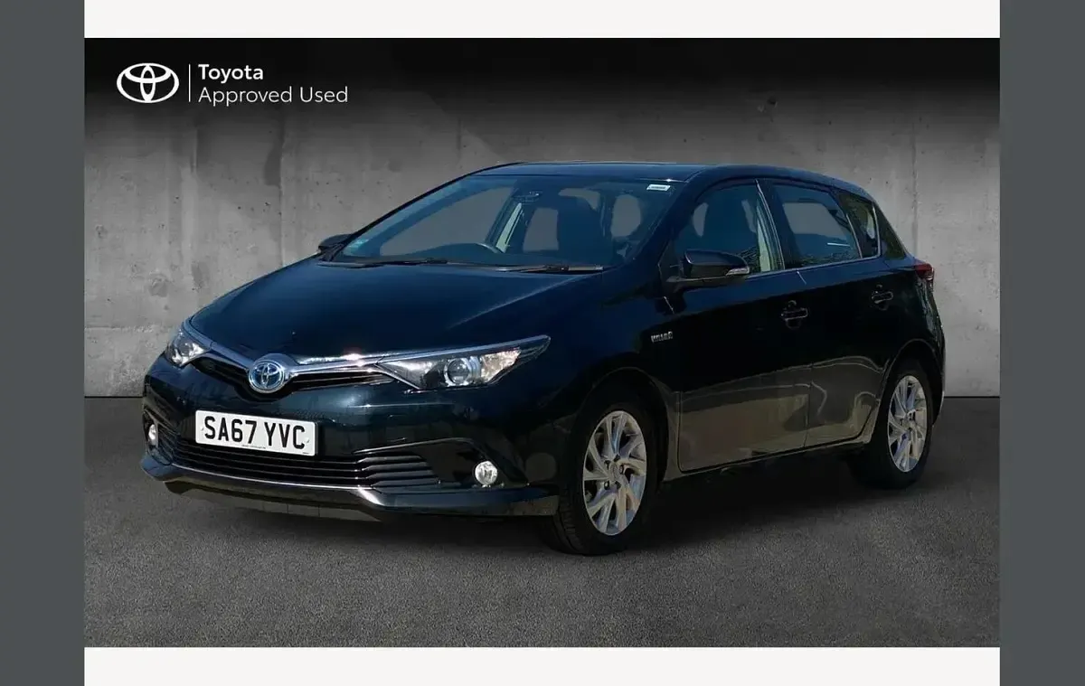 Used Toyota Auris Hybrid Business Edition 136 HP (100 kW) 2017 Grey Hatchback