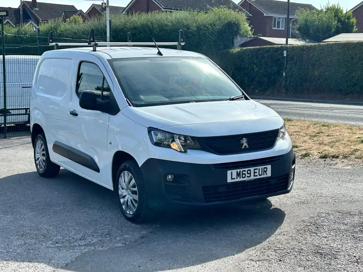 Used Peugeot Partner 2019 White MPV