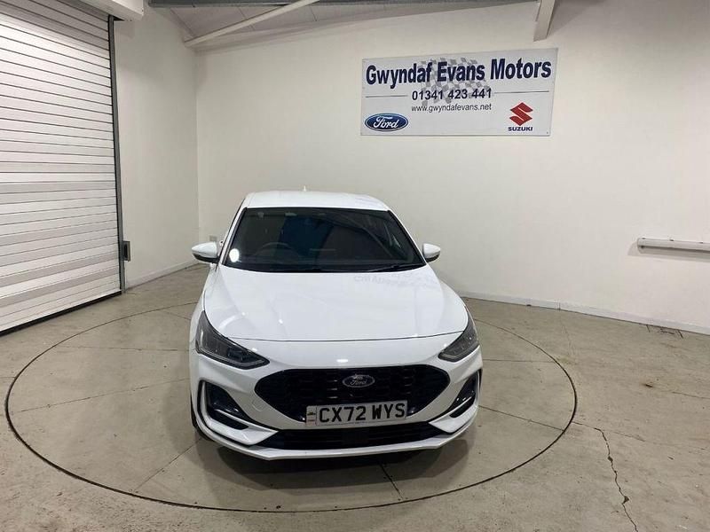Used Ford Focus ST-Line 125 HP (91 kW) 2022 White Hatchback