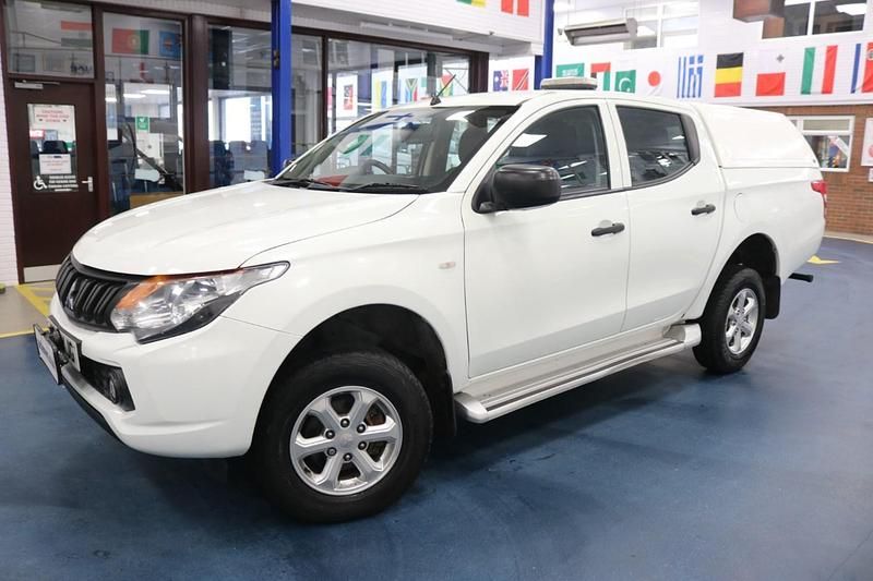 Used Mitsubishi L200 Top 150 HP (110 kW) 2018 White Pickup