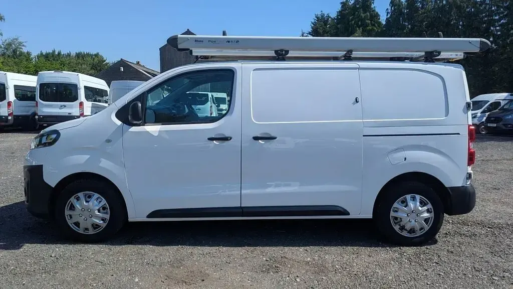 Used Vauxhall Vivaro Edition 100 HP (73 kW) 2020 White MPV