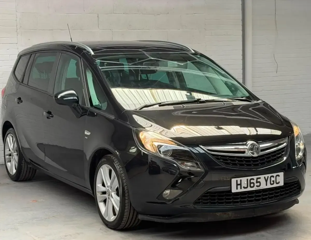 Used Vauxhall Zafira SRi 140 HP (102 kW) 2015 Black MPV