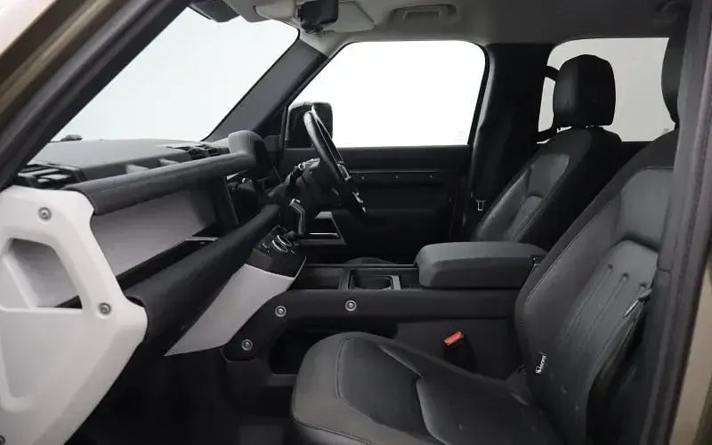 Used Land Rover Defender SE 241 HP (177 kW) 2020 Brown SUV