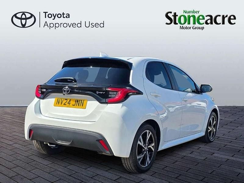 Used Toyota Yaris Hybrid Design 113 HP (83 kW) 2024 White Hatchback