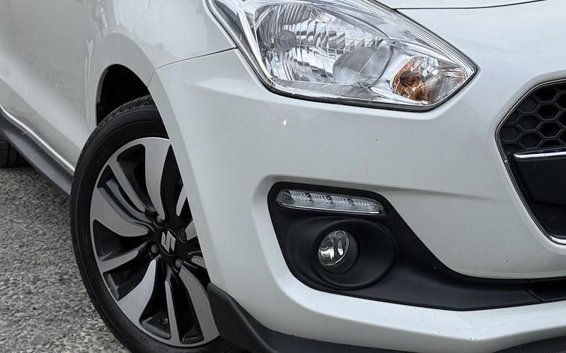 Used Suzuki Swift 90 HP (66 kW) 2019 White Hatchback