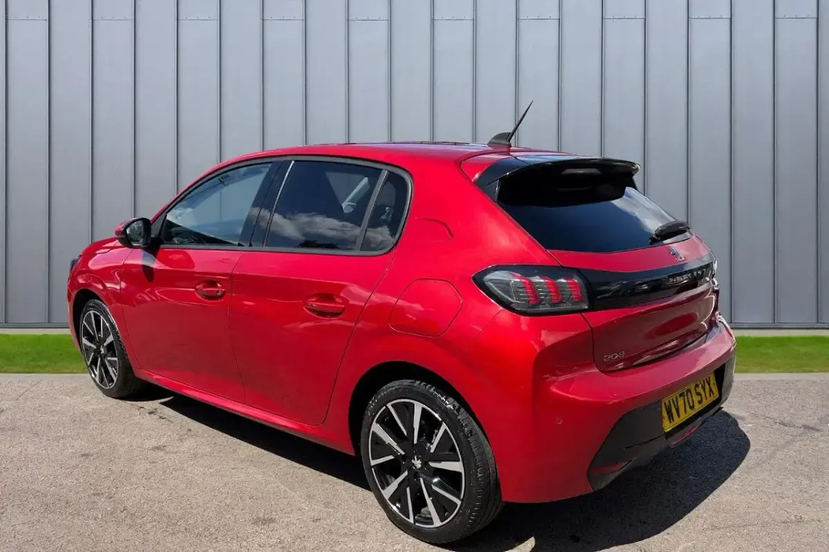 Used Peugeot 208 Allure Premium 99 HP (72 kW) 2020 Red Hatchback