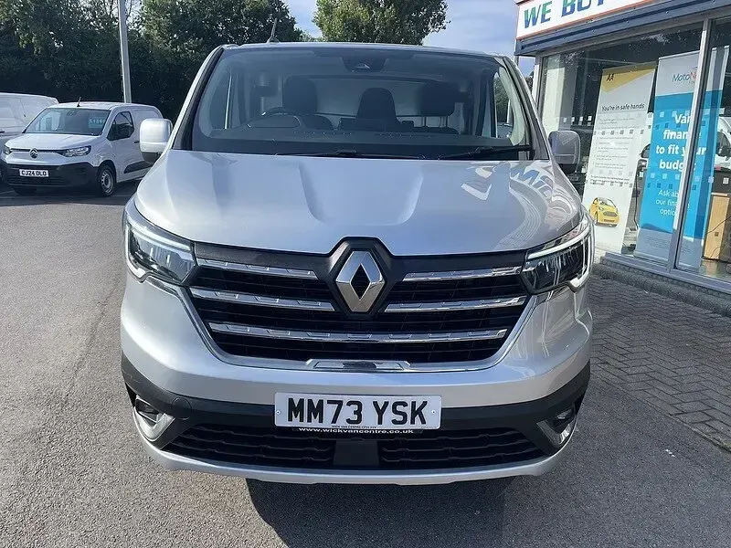 Used Renault Trafic 150 HP (110 kW) 2023 Grey MPV