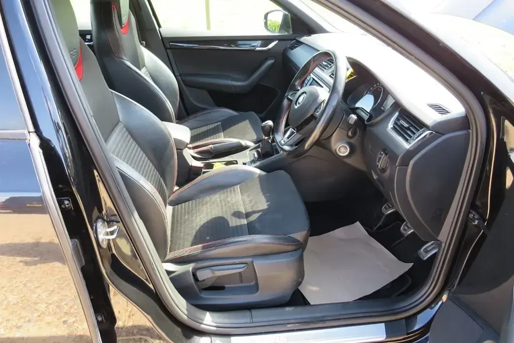 Used Skoda Octavia vRS 150 HP (110 kW) 2014 Black Estate