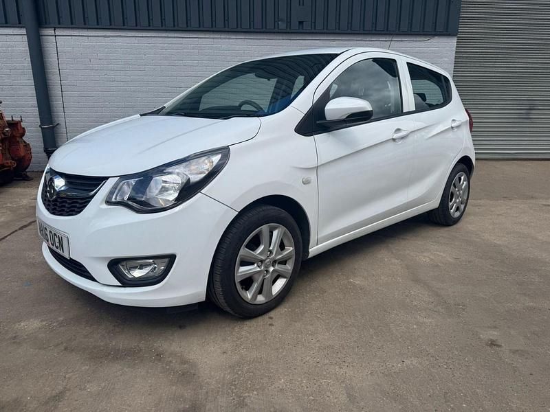 Used Vauxhall Viva 75 HP (55 kW) 2016 White Hatchback