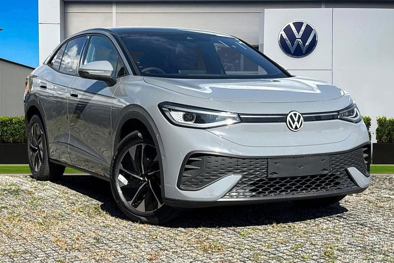 Grey New 2025 VW ID.5 Pro SUV | £36,146 (Expensive) - Image 1/4