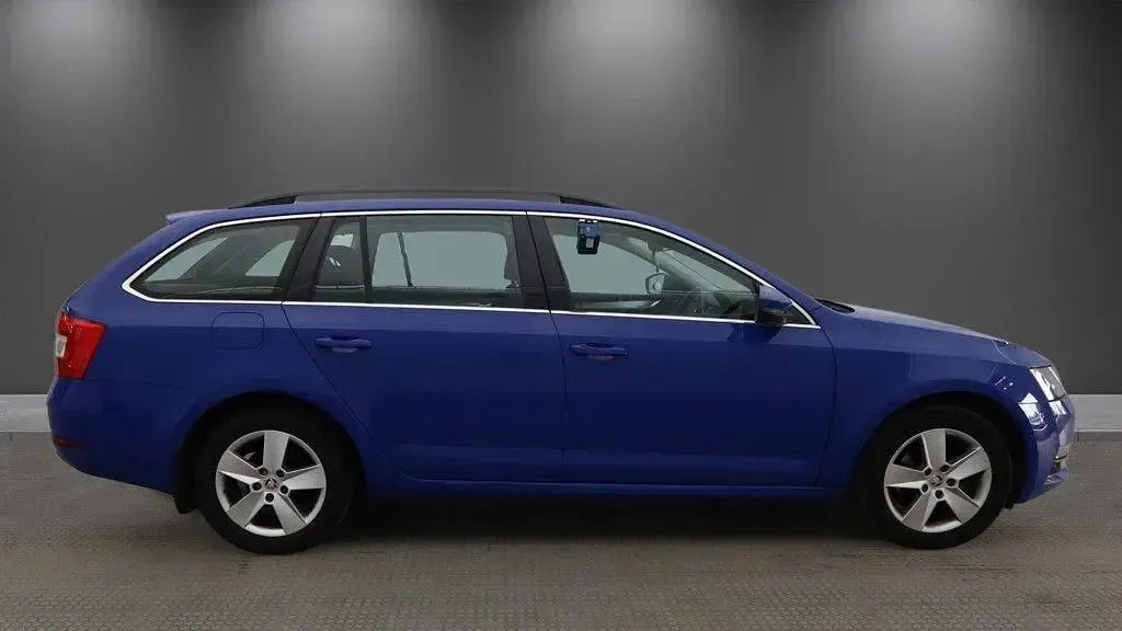 Used Skoda Octavia SE Technology 115 HP (84 kW) 2020 Blue Estate