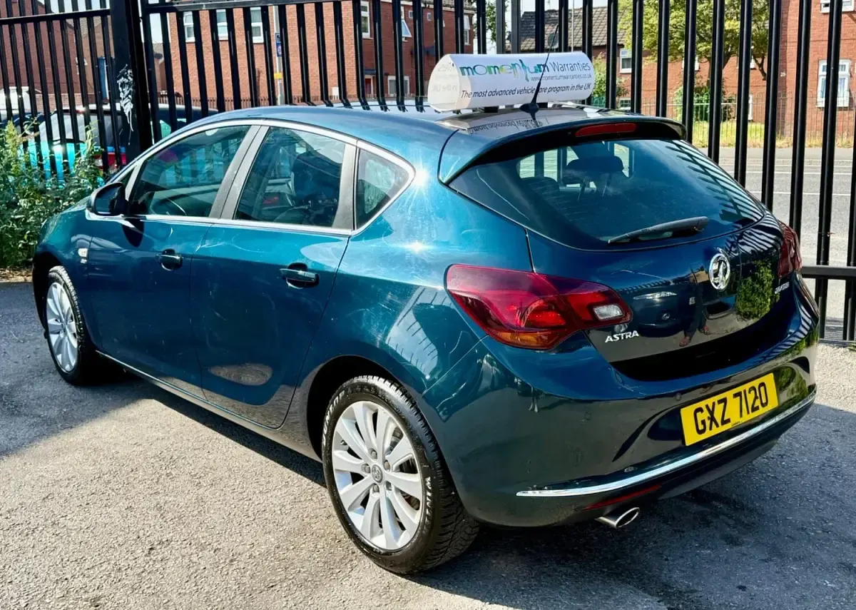 Used Vauxhall Astra Elite 165 HP (121 kW) 2014 Green Hatchback
