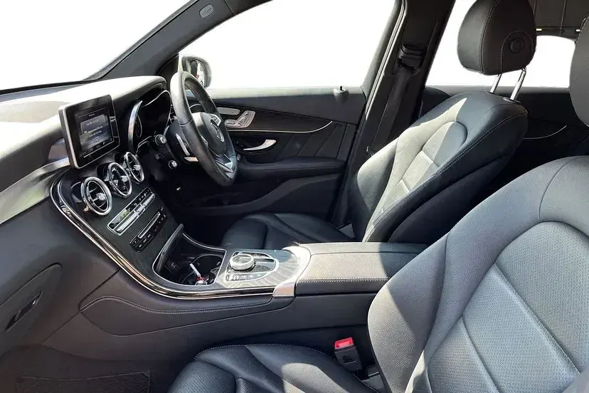 Used Mercedes GLC220 AMG line 170 HP (125 kW) 2019 Polar white SUV