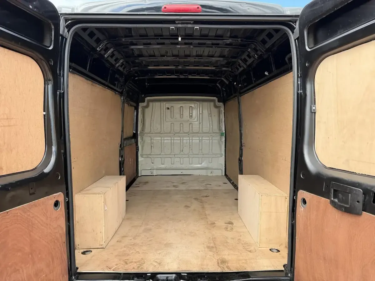Used Peugeot Boxer 130 HP (95 kW) 2017 Black Van