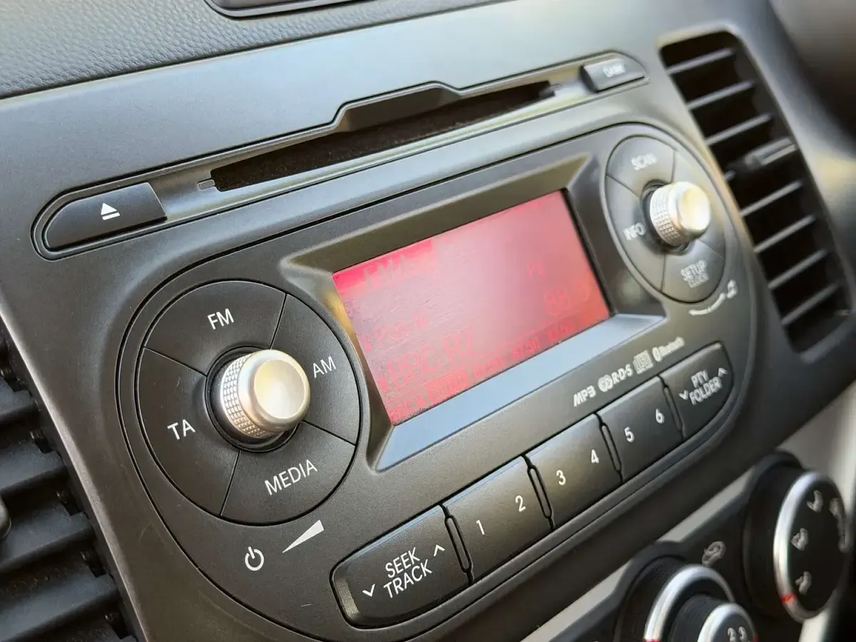 Used Kia Picanto 84 HP (61 kW) 2015 Silver Hatchback