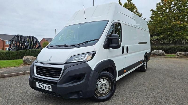 Used Peugeot Boxer 140 HP (102 kW) 2019 White Van