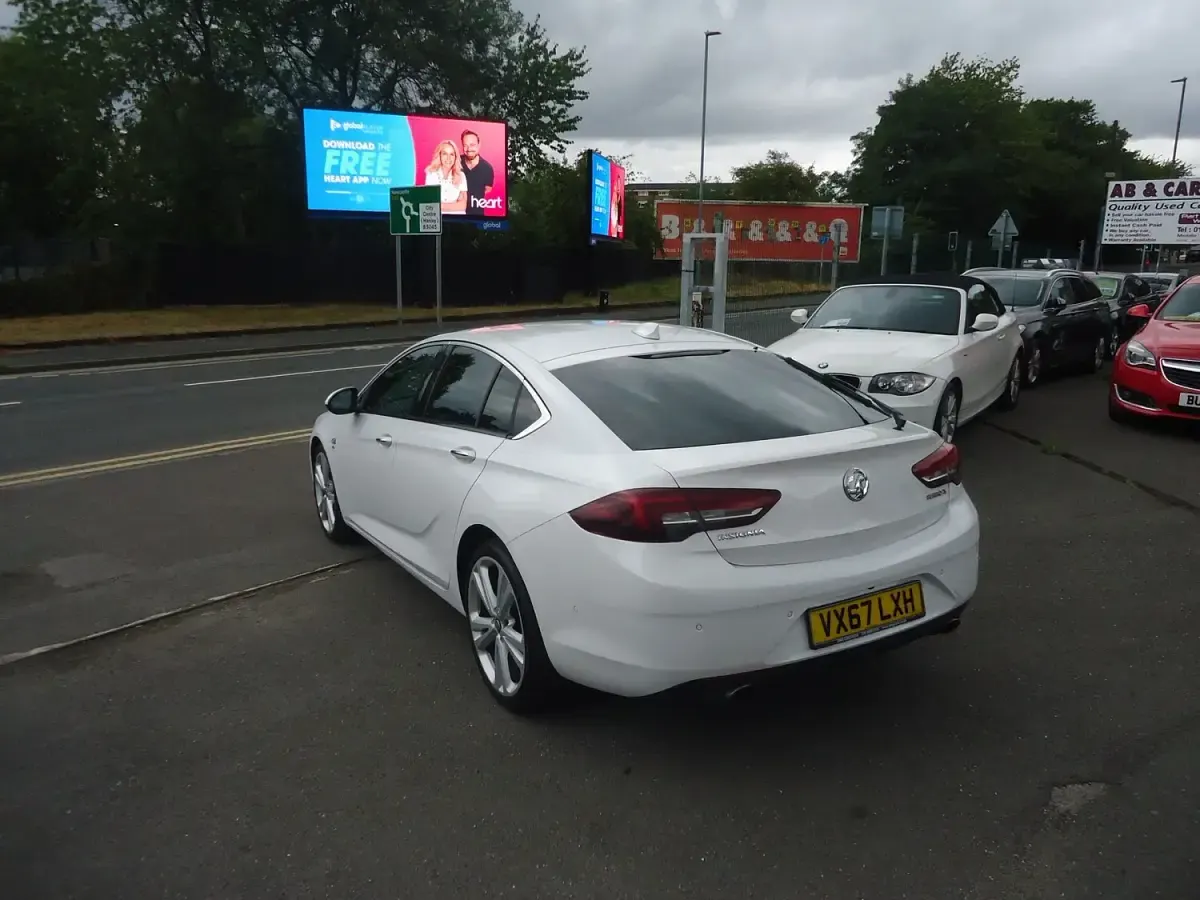 Used Vauxhall Insignia Elite 260 HP (191 kW) 2017 White Hatchback