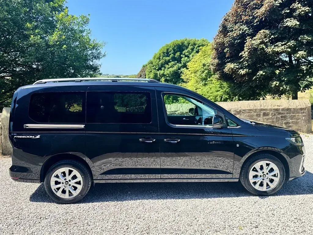 Used Ford Tourneo Connect Titanium 122 HP (89 kW) 2025 Black MPV