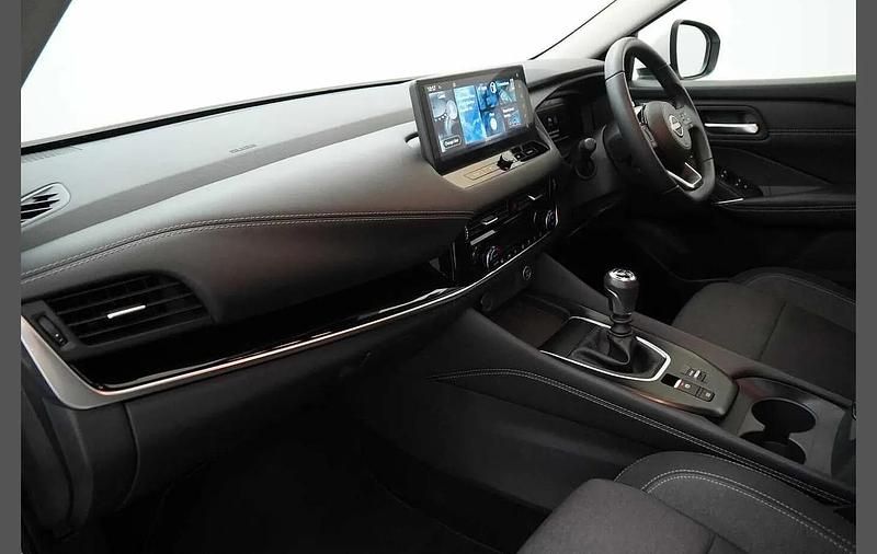 Used Nissan Qashqai N-Connecta 138 HP (101 kW) 2022 White SUV