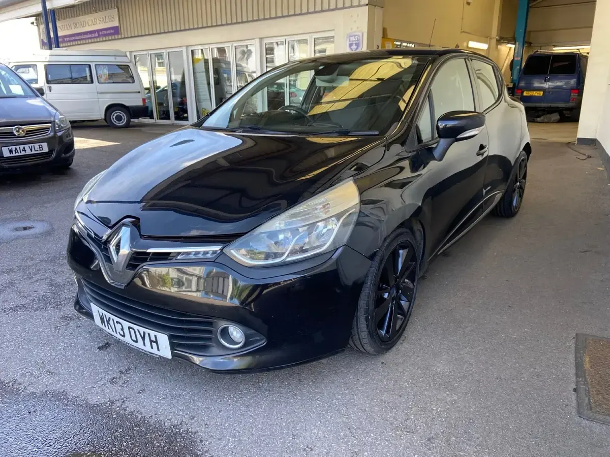 Used Renault Clio IV Dynamique 90 HP (66 kW) 2013 Black Hatchback