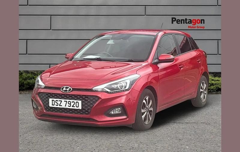 Używany Hyundai i20 SE 99 KM (72 kW) 2019 Czerwony Hatchback