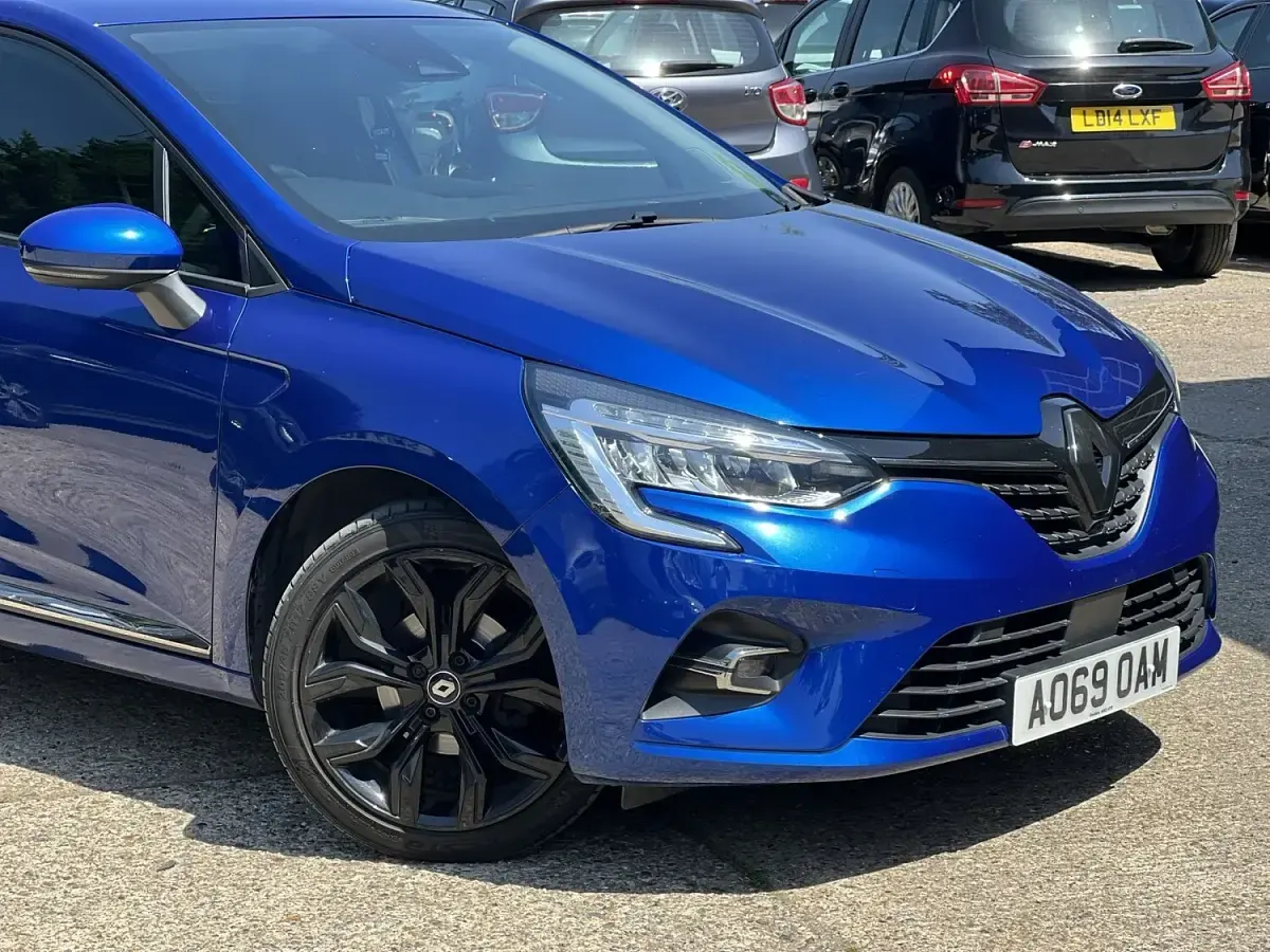 Used Renault Clio Iconic 100 HP (73 kW) 2019 Blue Hatchback