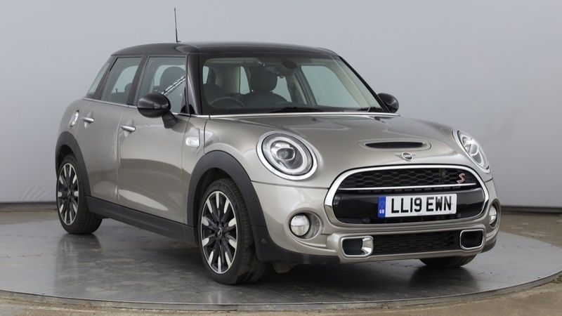 Silver Used 2019 Mini Cooper S Exclusive Hatchback | £19,199 (Fair price) - Image 1/4