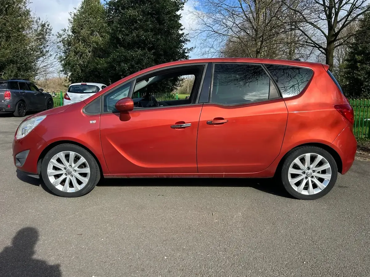 Used Vauxhall Meriva 118 HP (86 kW) 2012 Orange MPV
