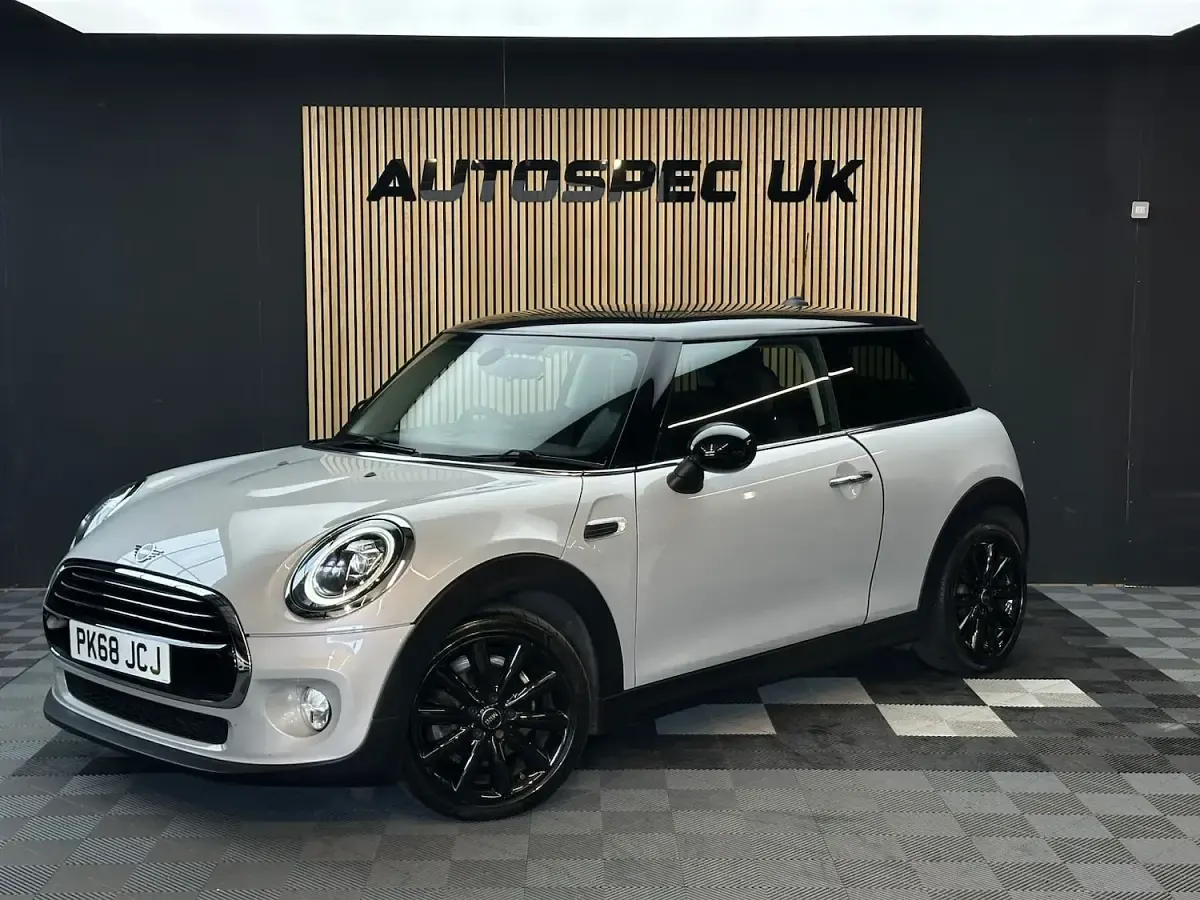 Used Mini Cooper Hatch 136 HP (100 kW) 2018 Silver Hatchback