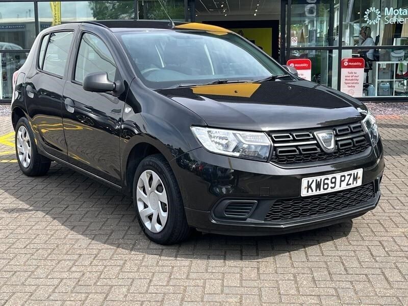 Pearl black Used 2019 Dacia Sandero Essentiel Hatchback | £5,295 (Fair price) - Image 1/4