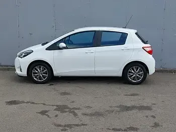 Usado Toyota Yaris 111 HP (81 kW) 2017 Branco Citadino