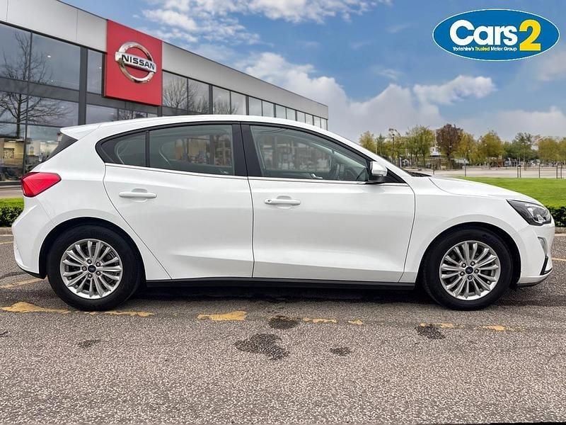 Used Ford Focus Titanium 123 HP (90 kW) 2020 White Hatchback