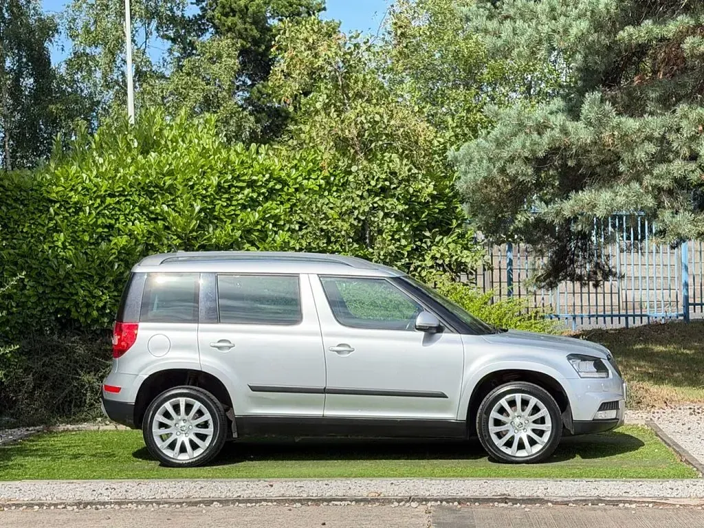 Used Skoda Yeti Business Line 150 HP (110 kW) 2016 Silver SUV
