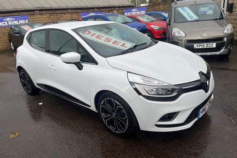 White Used 2017 Renault Clio IV Dynamique Hatchback | £5,790 (Fair price) - Image 1/1