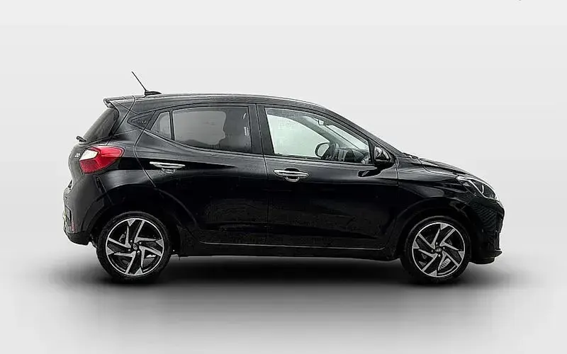 Used Hyundai i10 Premium 79 HP (58 kW) 2025 Black Hatchback