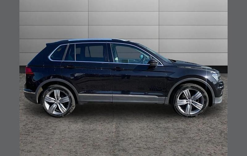 Second-hand VW Tiguan SEL 190 CP (139 kW) 2020 Negru SUV