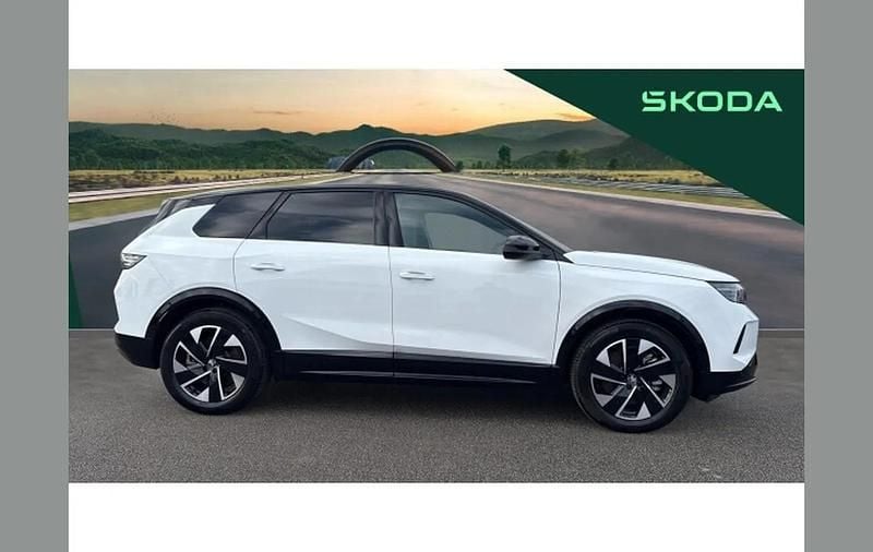 Used Vauxhall Grandland 156 kW (213 HP) 2025 White SUV