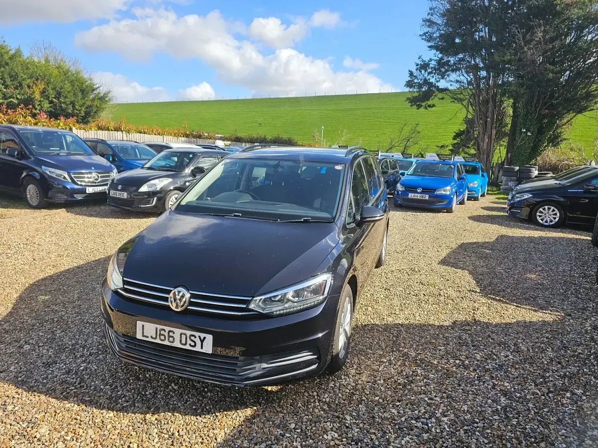 Used VW Touran SEL 150 HP (110 kW) 2016 Black MPV