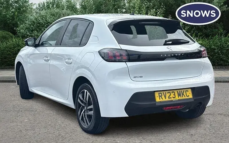 Used Peugeot 208 Active+ 102 HP (75 kW) 2023 White Hatchback